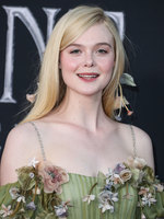 Elle Fanning Sweatshirt #3895764