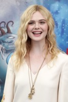 Elle Fanning mug #G2513031