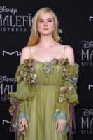 Elle Fanning longsleeve t-shirt #3895783