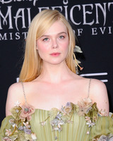 Elle Fanning longsleeve t-shirt #3895787