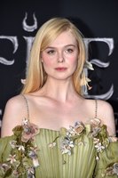Elle Fanning mug #G2513045
