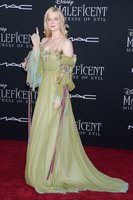 Elle Fanning longsleeve t-shirt #3895796