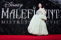 Elle Fanning Sweatshirt #3895801