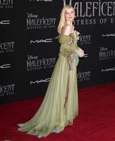 Elle Fanning longsleeve t-shirt #3895802