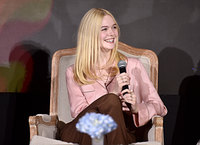 Elle Fanning Sweatshirt #3895809