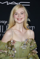 Elle Fanning longsleeve t-shirt #3895828