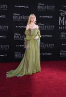 Elle Fanning hoodie #3895950