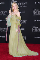 Elle Fanning longsleeve t-shirt #3895967