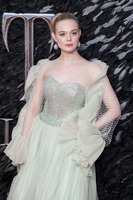 Elle Fanning longsleeve t-shirt #3895973