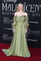 Elle Fanning longsleeve t-shirt #3895975