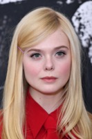 Elle Fanning longsleeve t-shirt #3895976