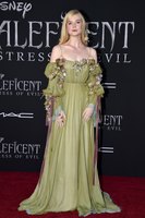 Elle Fanning longsleeve t-shirt #3895982