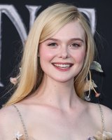 Elle Fanning mug #G2513240