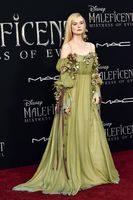 Elle Fanning longsleeve t-shirt #3895990