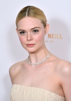 Elle Fanning hoodie #3942177