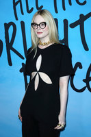 Elle Fanning Sweatshirt #3952096