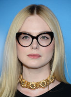 Elle Fanning hoodie #3952114