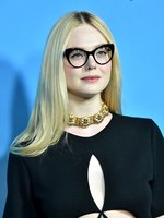 Elle Fanning longsleeve t-shirt #3952174