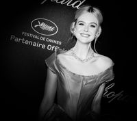 Elle Fanning longsleeve t-shirt #3956215