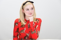 Elle Fanning tote bag #G2573488