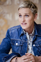Ellen DeGeneres Longsleeve T-shirt #2615623