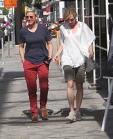 Ellen Degeneres Sweatshirt #2718748
