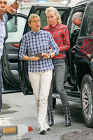 Ellen Degeneres Sweatshirt #2718780