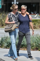 Ellen Degeneres Sweatshirt #2718844