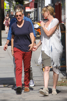 Ellen Degeneres Sweatshirt #2718849