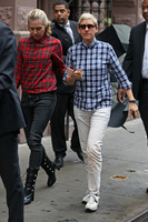 Ellen Degeneres Sweatshirt #2718853