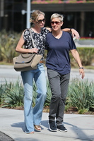 Ellen Degeneres Sweatshirt #2718864