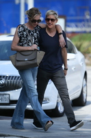 Ellen Degeneres Sweatshirt #2718876