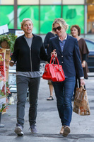 Ellen Degeneres Sweatshirt #2718924