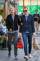 Ellen Degeneres Sweatshirt #2718926