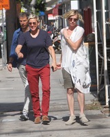 Ellen Degeneres Sweatshirt #2718953