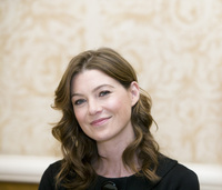 Ellen Pompeo longsleeve t-shirt #2283107