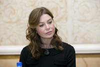 Ellen Pompeo longsleeve t-shirt #2283109