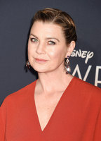 Ellen Pompeo Sweatshirt #3150666