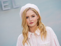 Ellie Bamber Longsleeve T-shirt #3771353