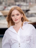 Ellie Bamber Longsleeve T-shirt #3787941
