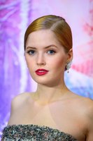 Ellie Bamber Tank Top #3788088