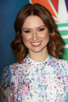 Ellie Kemper t-shirt #3732207