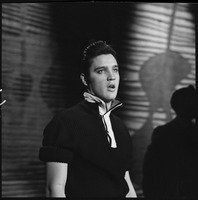 Elvis Presley Longsleeve T-shirt #2590186
