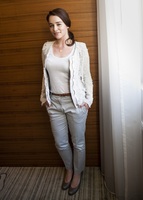 Emilia Clarke Longsleeve T-shirt #3307975