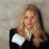 Emilie De Ravin mug #G194787