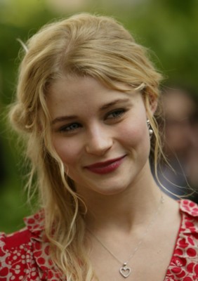 Emilie de Ravin magic mug #G105077