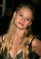 Emilie de Ravin longsleeve t-shirt #1257996