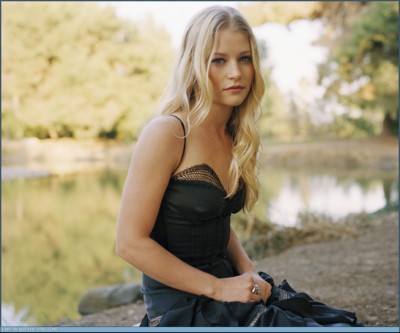 Emilie de Ravin posters
