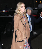 Emily Blunt Longsleeve T-shirt #3261495