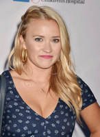 Emily Osment Longsleeve T-shirt #3727912